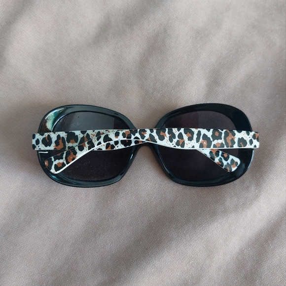 FREE add on sunglasses - Picture 2 of 2
